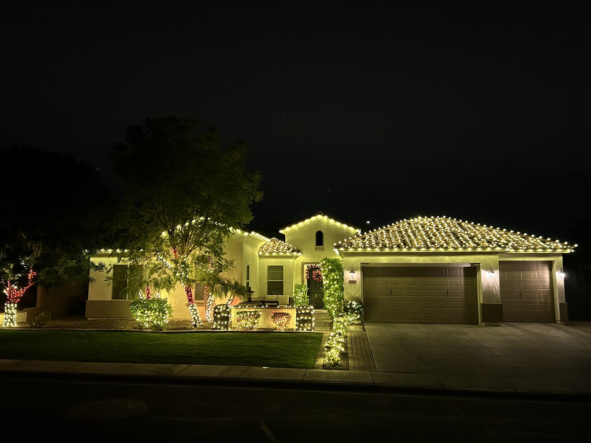 Custom holiday lighting design