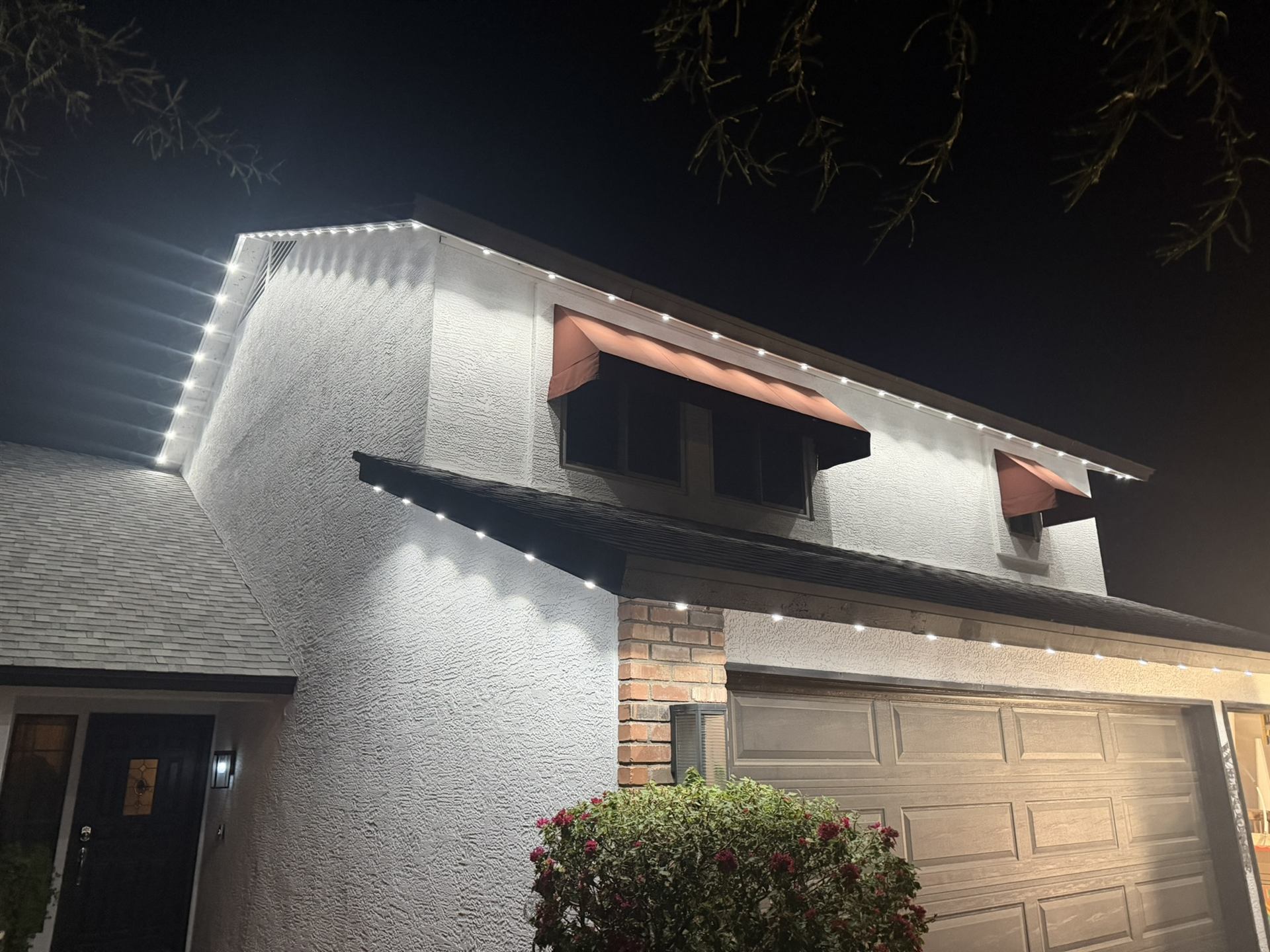 Permanent trim lighting on two-story home